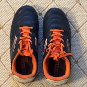 Jim's soccer cleats girls 3.5